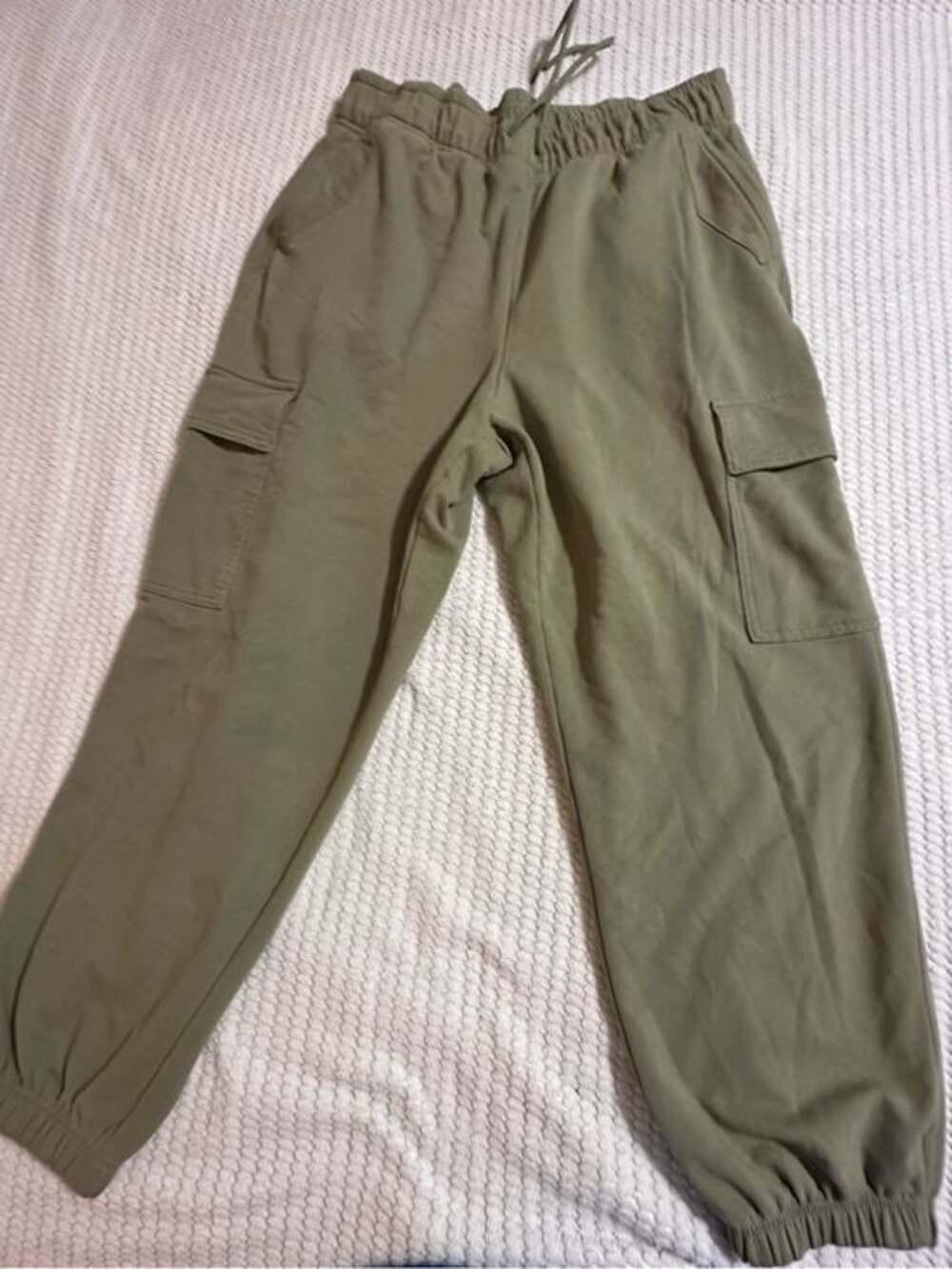 Athleta Women’s Olive Cargo Joggers with Drawstring Waist Size L